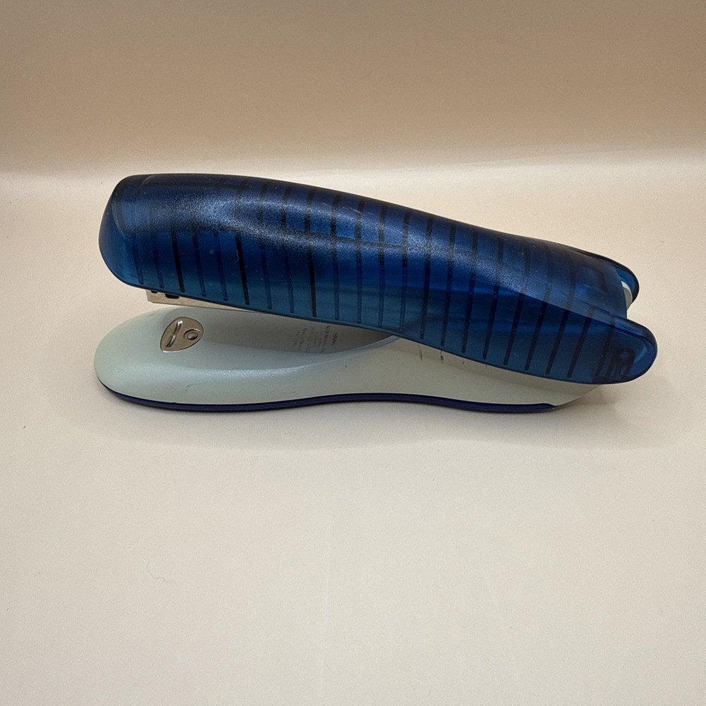 ACCO Brands Inc. Swingline Transparent Blue Desktop Stapler Works RARE Y2K